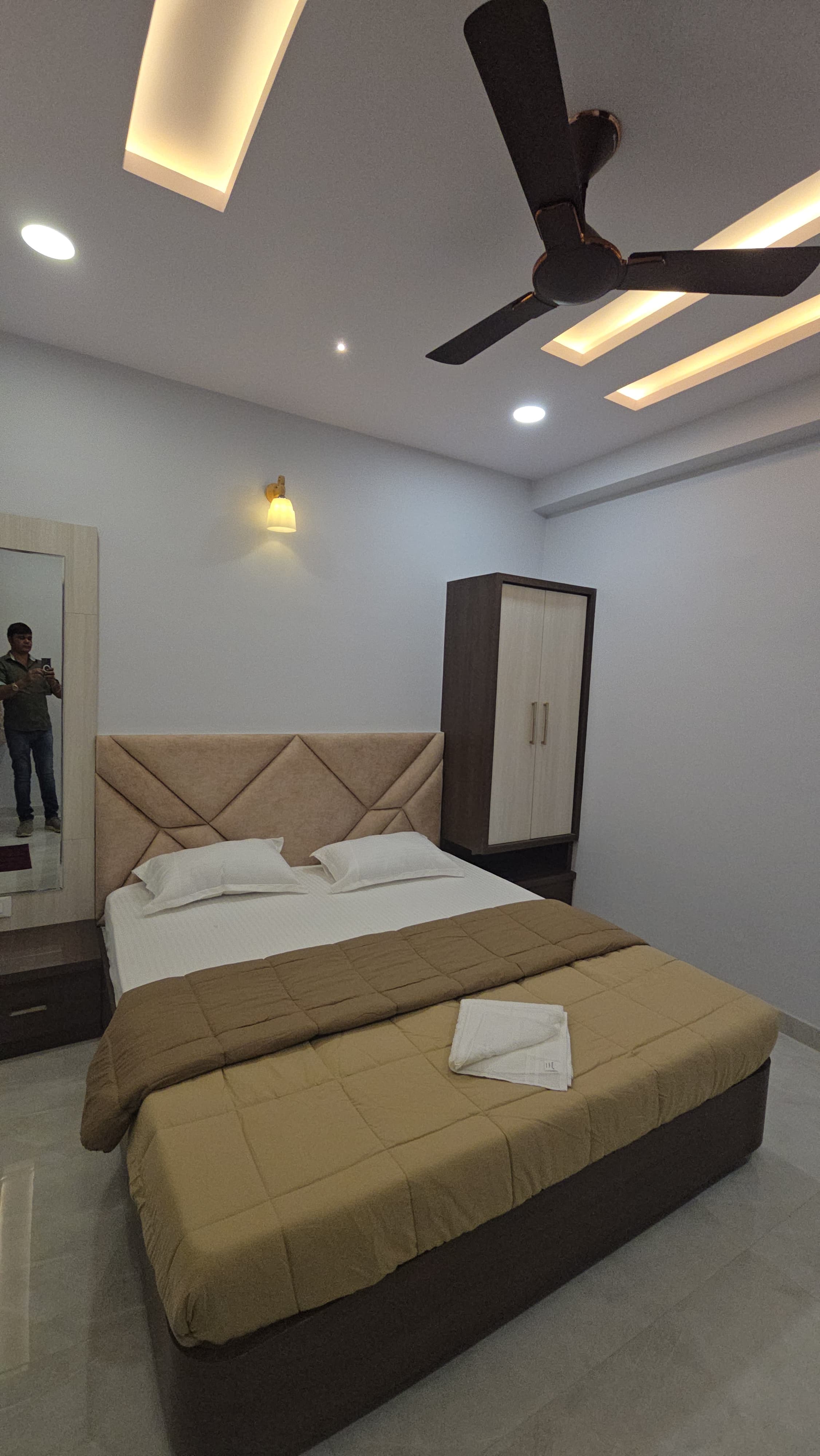 Hotel Naina - Tap to explore photos