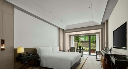 Hilton Shigatse Room Type - KING GUEST RM W COURTYARD