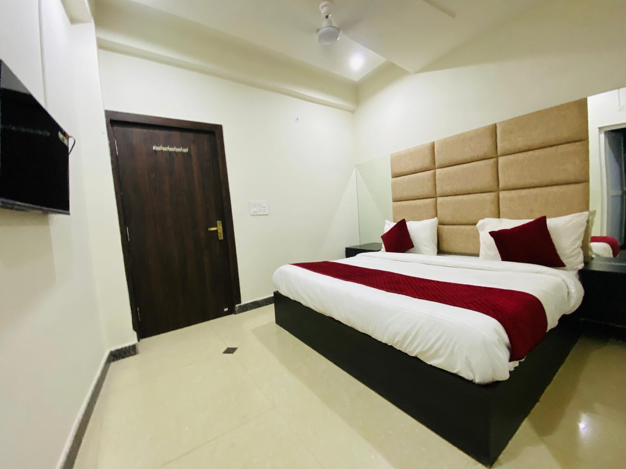 Hotel Star Villa - Tap to explore photos