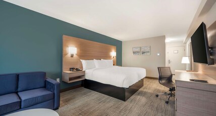 Best Western River Cities Room Type - 1 King Bed, Non-Smoking, Larger Room, Sitting Area, Microwave And Refrigerator, Wi-Fi, Walk In Showe Best Western River Cities Room Type - 1 King Bed, Non-Smoking, Larger Room, Sitting Area, Microwave And Refrigerator, Wi-Fi, Walk In Showe