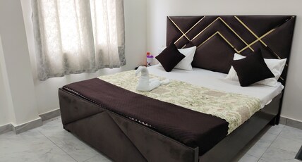 Kashi Prabha Home Stay Room Type - Standerd A.C Room 104