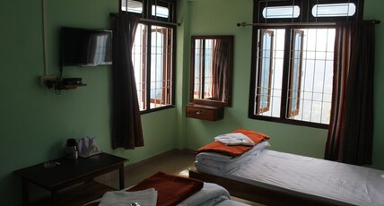 Hotel Bonsai Room Type - Semi Deluxe Triple Bed