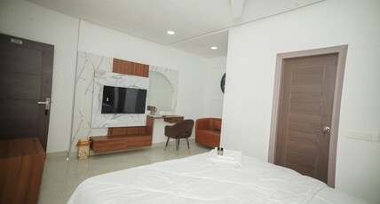 HOTEL LIME WOOD Room Type - Super Deluxe Room