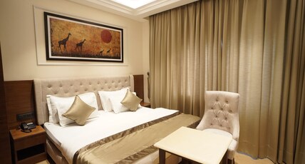 HOTEL ALVORA Room Type - Deluxe Room with City View