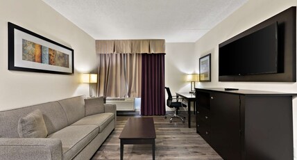 Best Western Plus Toronto North York Hotel & Suites Room Type - Suite-1 Queen Bed, Non-Smoking, Separate Bedroom, Sofabed, Kitchenette, Wi-Fi