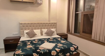 Hotel Crown Plaza Room Type - Deluxe Room