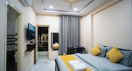 Hotel Yellow Bells Gachibowli Room Type - Premier Room