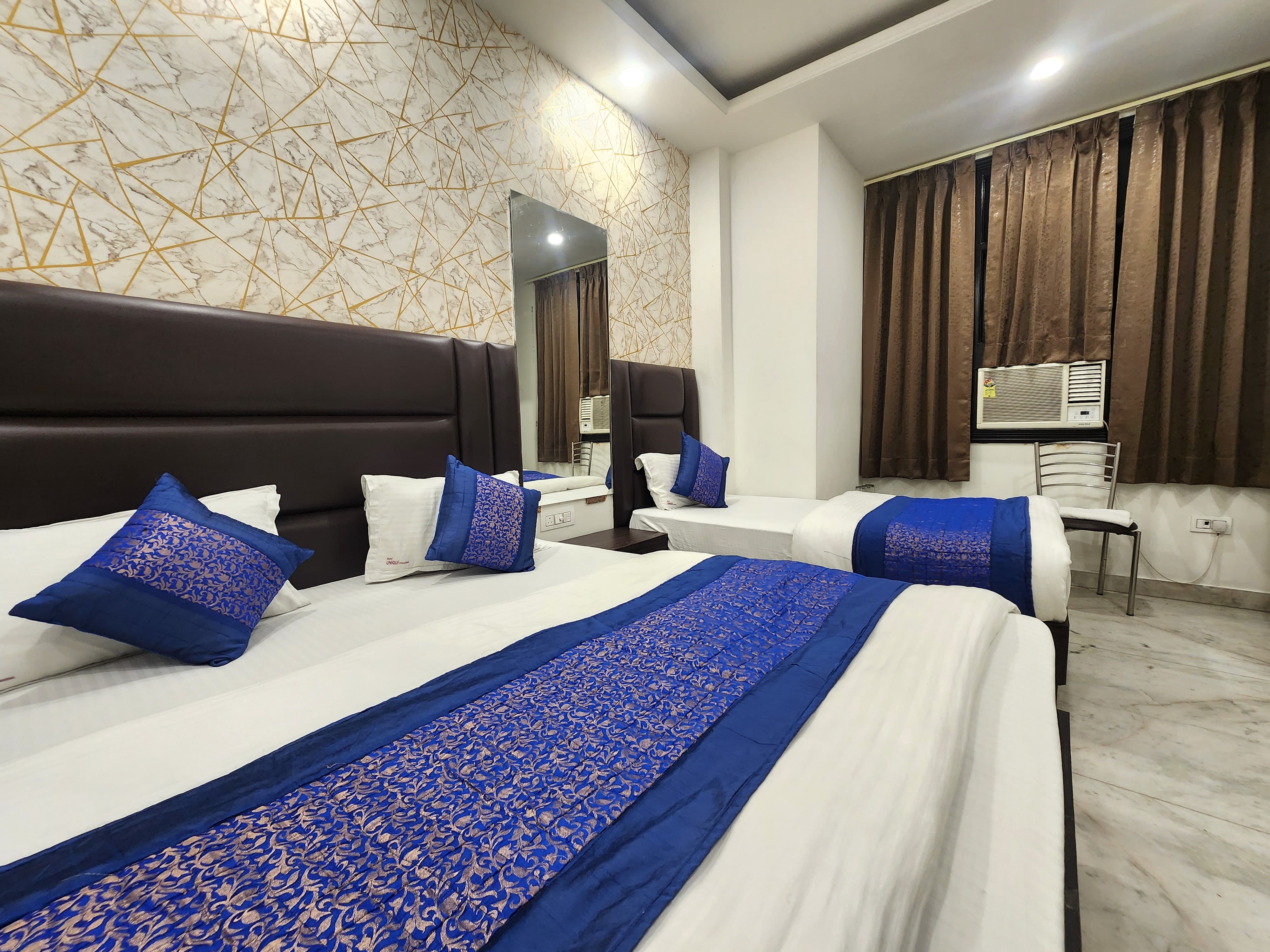 HOTEL UNIQUE - Tap to explore photos