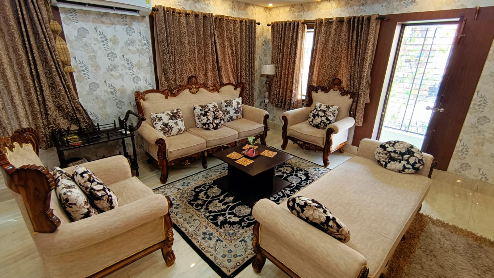 Luxurious 2BHK Apartment in Newtown - Tap to explore photos