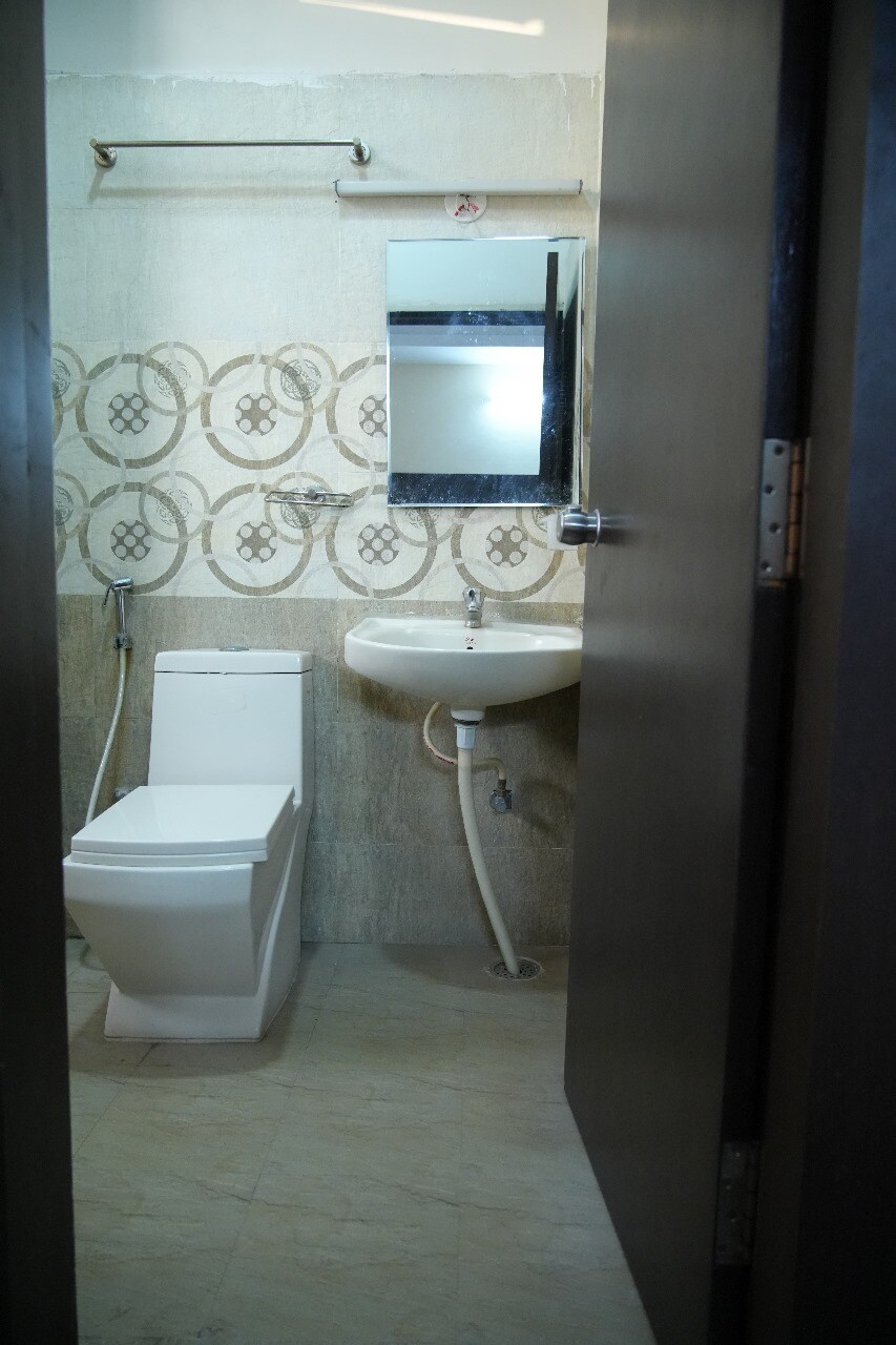 PPH Living Royal GS Comforts - Tap to explore photos