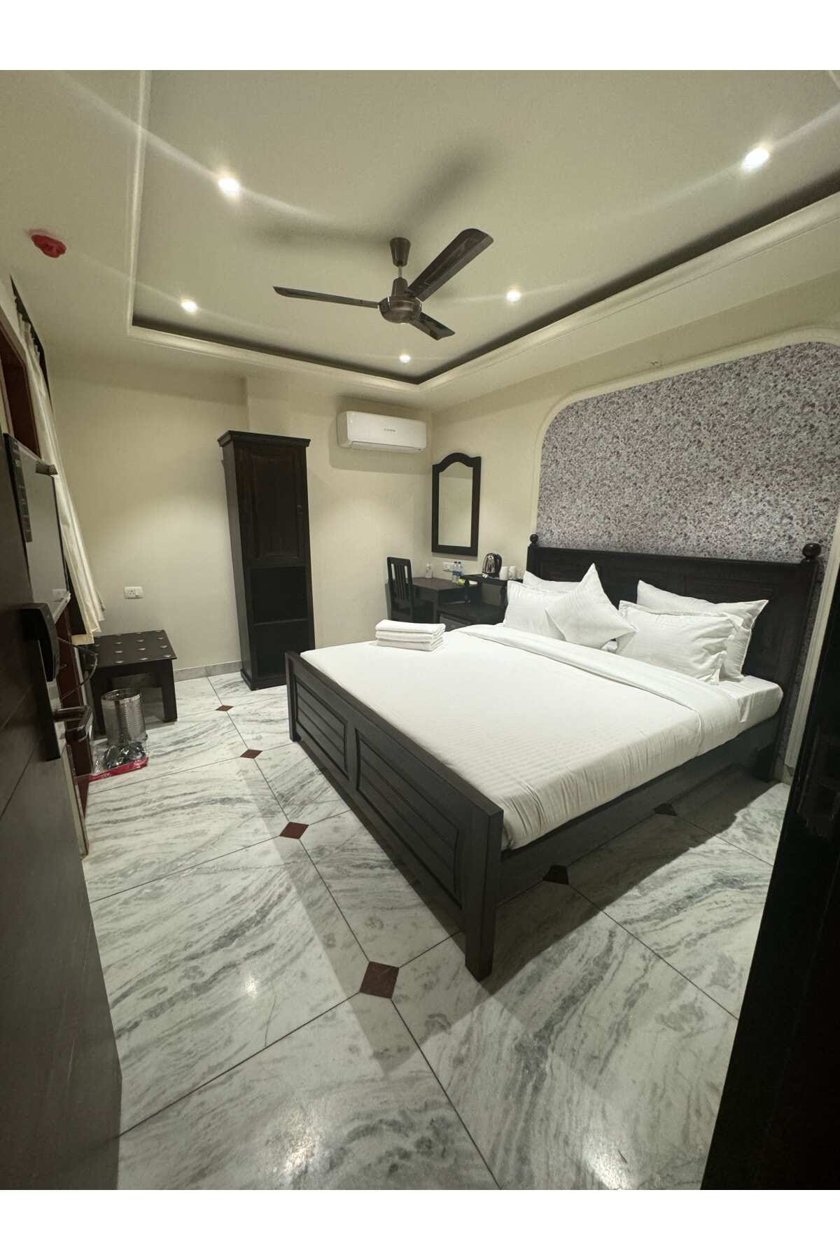 HOTEL JAIPUR DREAMS - Tap to explore photos