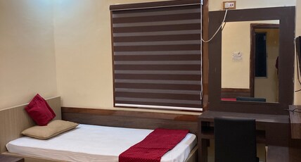 FARAKKA LODGE Room Type - Deluxe Double Bed Room