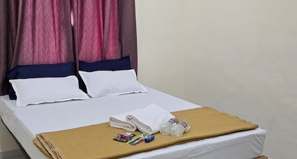 Shrimant Executive Room Type - AC DELUXE ROOM