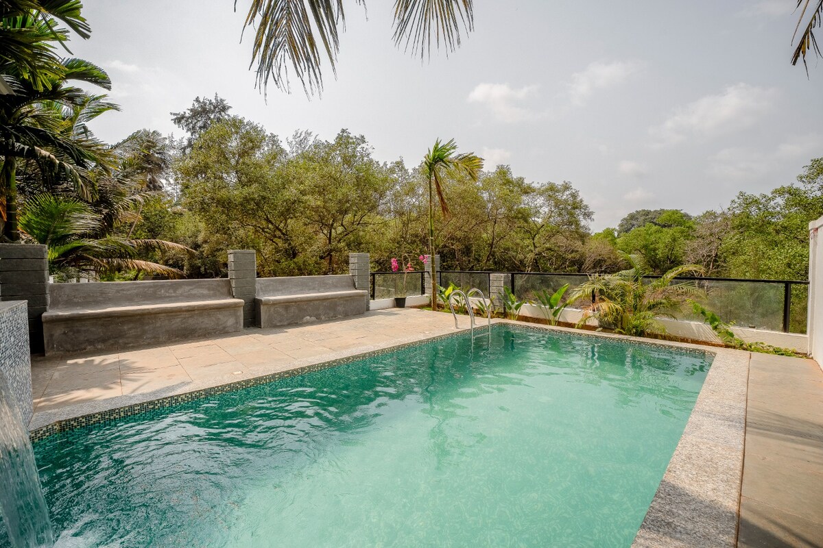 Mustard House Vibrant 1BHK with Amazing Forest View - Tap to explore photos