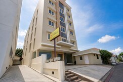 Townhouse Oak Hotel Niaga Surabaya