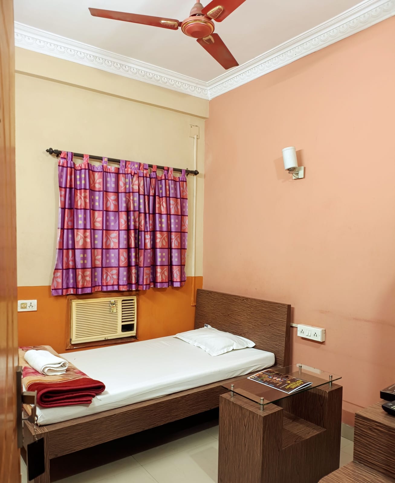 R L Palace - Tap to explore photos