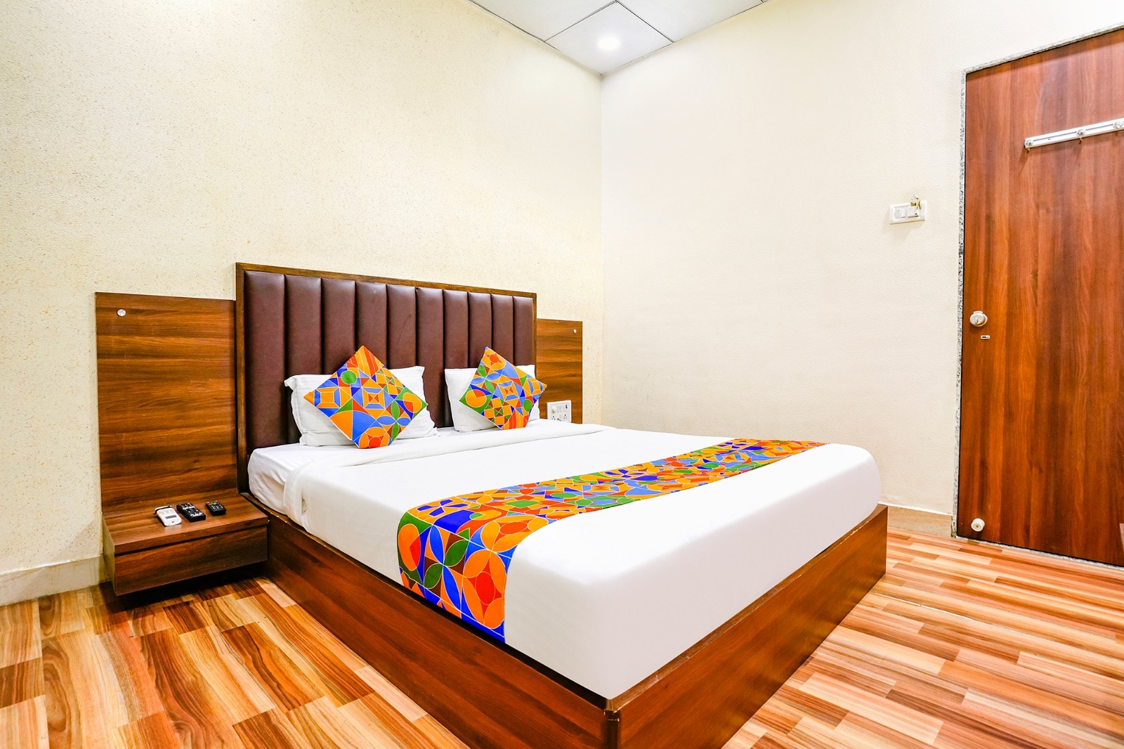 Hotel Gokuldham - Tap to explore photos