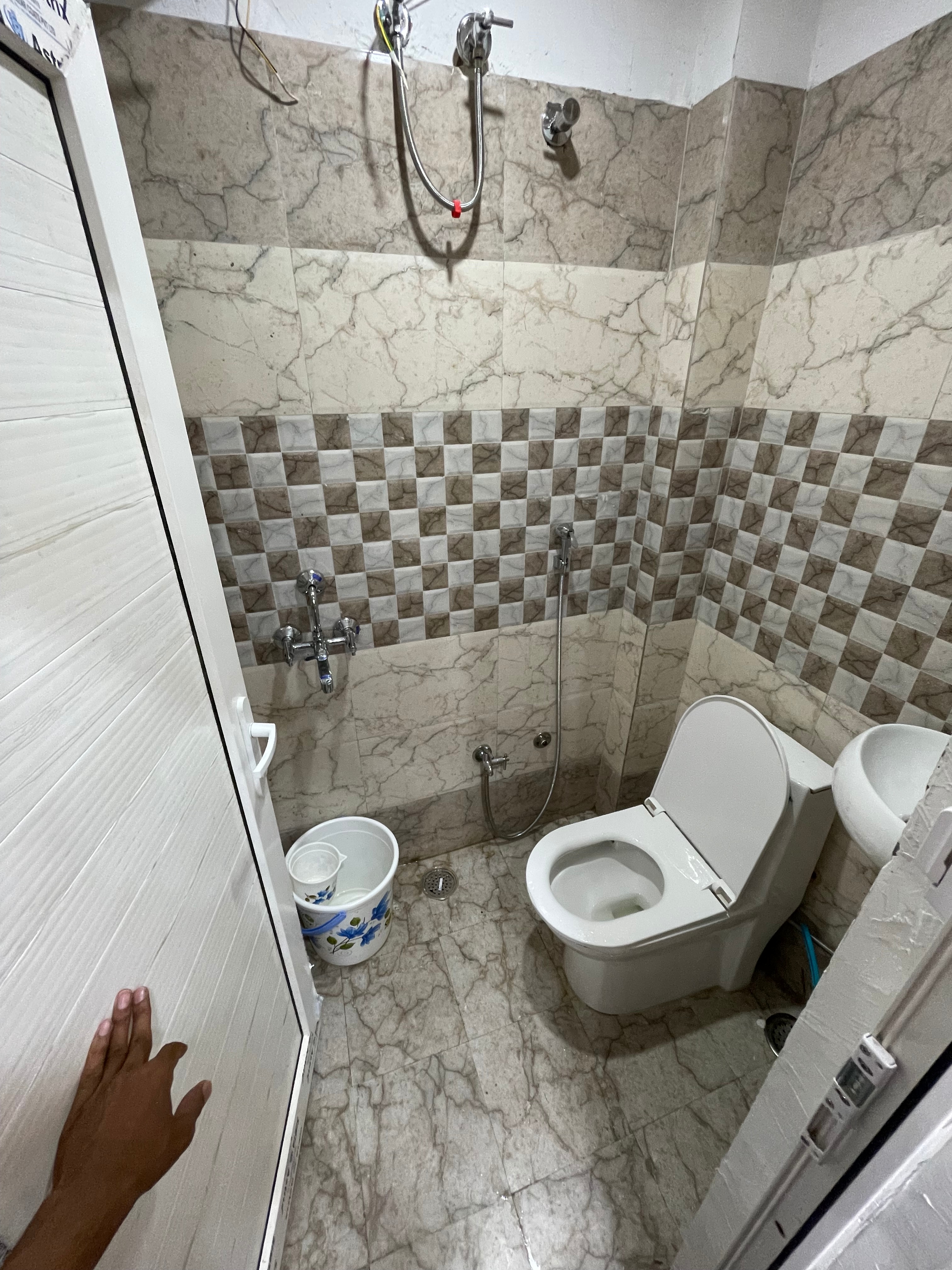 Radha Shyam Guest House - Tap to explore photos
