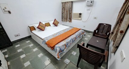Shivansh Stays | Varanasi Room Type - Deluxe Luxury AC  Bedroom