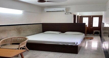 HOTEL SRI DEVARAJ Room Type - Deluxe Room