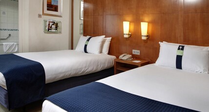 Holiday Inn BASINGSTOKE Room Type - 2 Single Beds Standard
