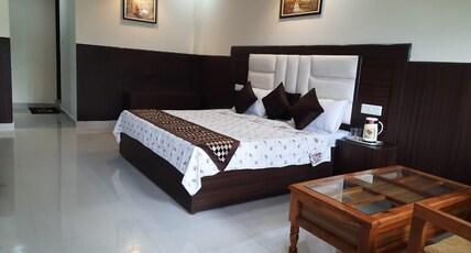 Cottage Club Inn Room Type - Deluxe King Room Valley View Cottage Club Inn Room Type - Deluxe King Room Valley View