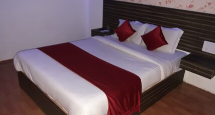 Hotel Esquire, Ahmedabad Room Type - Deluxe AC Room