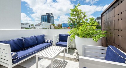 Gale South Beach, Curio Collection by Hilton Room Type - 1 KING GRANDE TERRACE