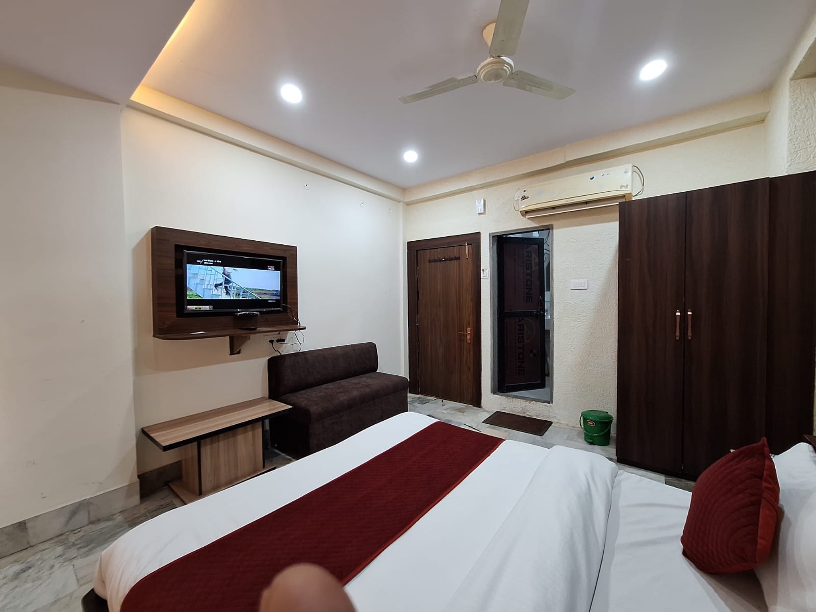 Hotel Fortune, Bhopal - Tap to explore photos