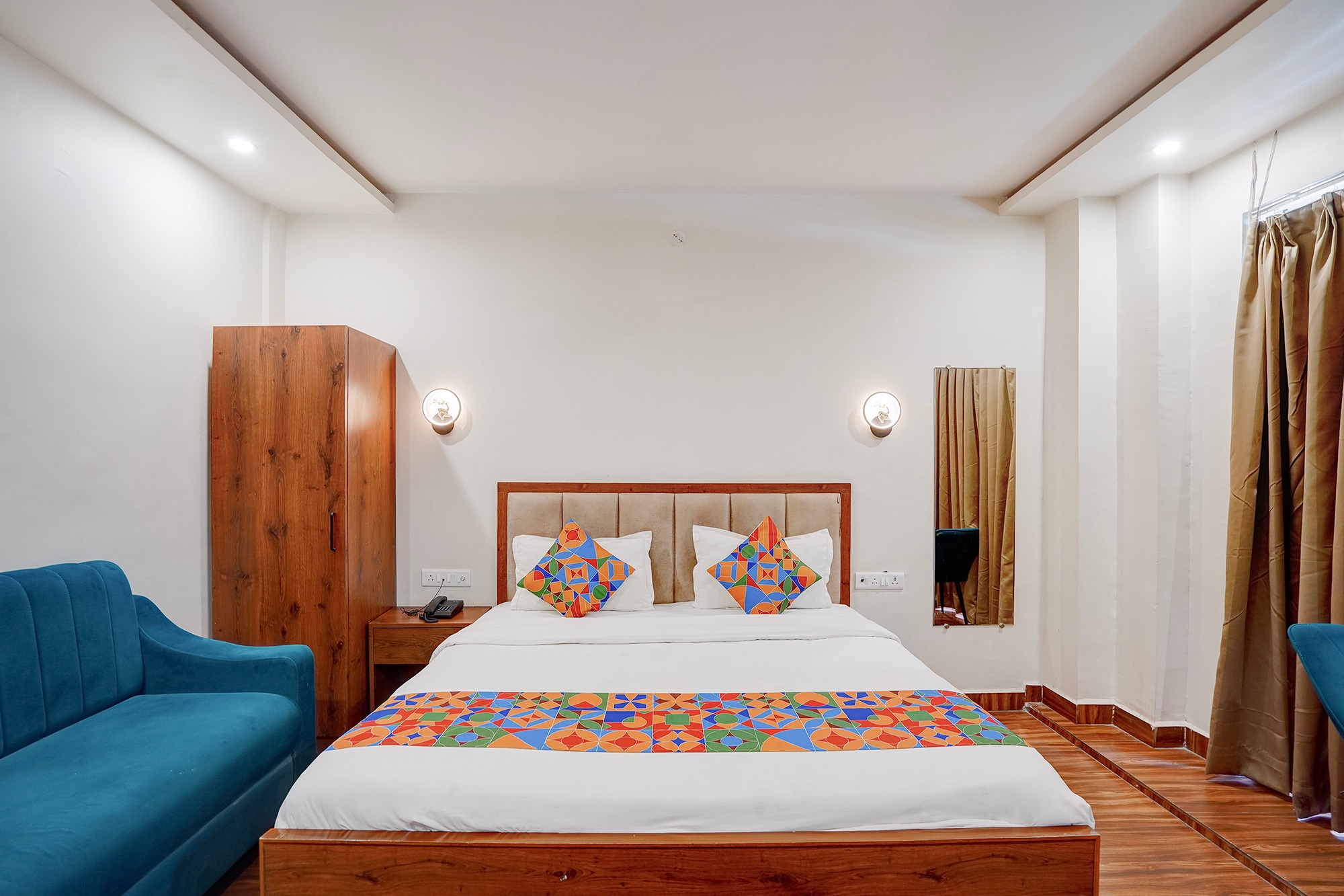 Fabhotel South Town - Near Govindpuri Railway Junction - Tap to explore photos