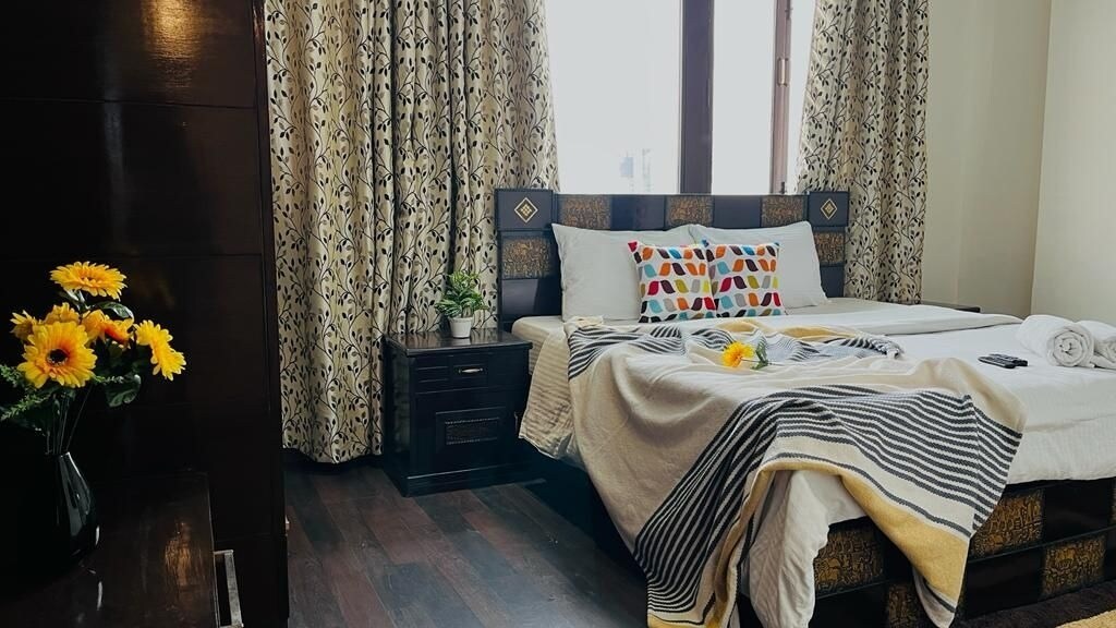 Olive 1 BHK Service Apartment Defence Colony - Tap to explore photos