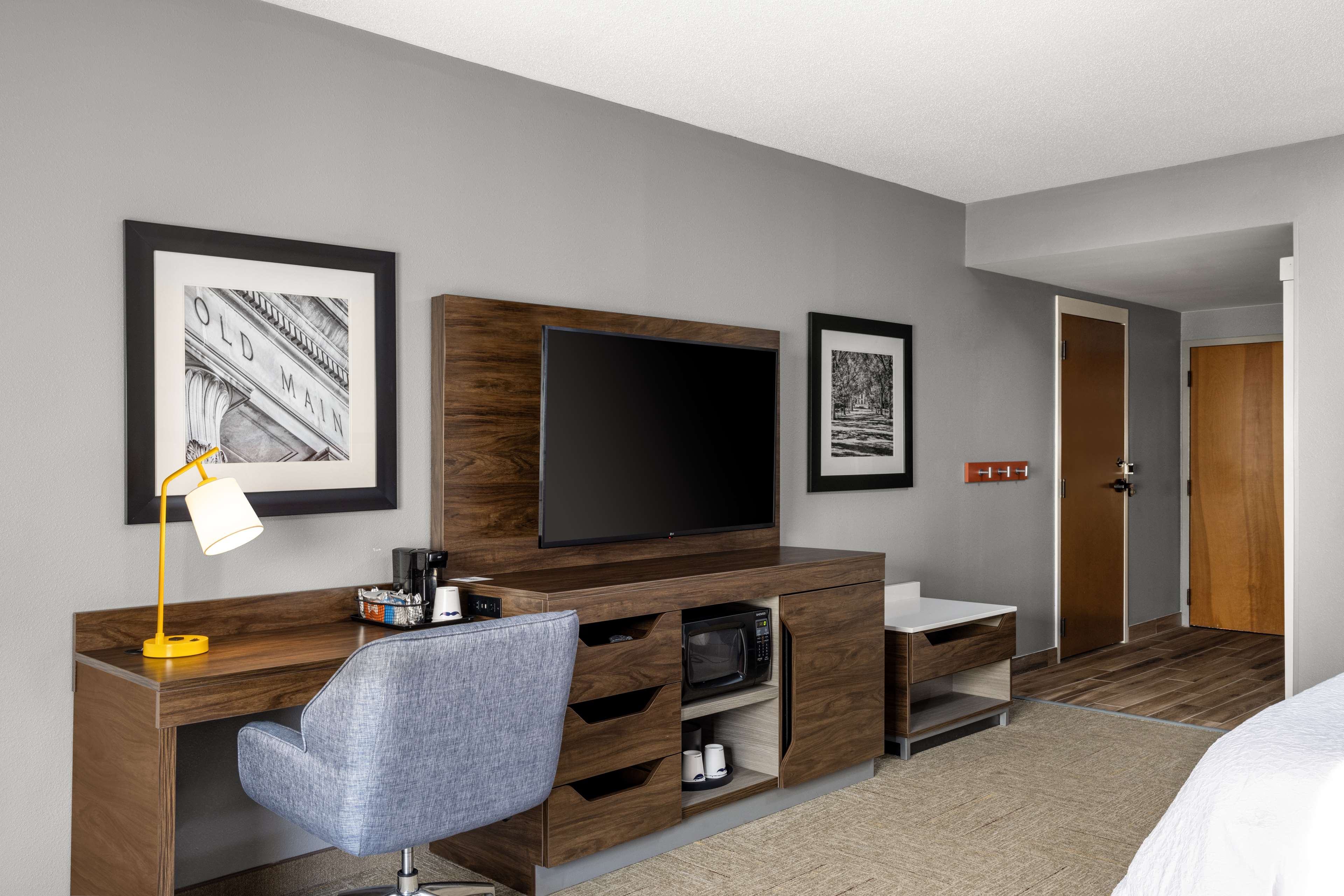 Hampton Inn & Suites State College at Williamsburg Square - Tap to explore photos