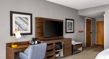 Hampton Inn & Suites State College at Williamsburg Square Room Type - 2 QUEEN ROOM NON SMOKING