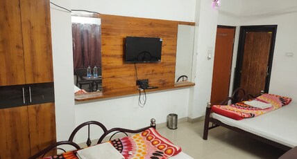 Oasis Homestay Room Type - FOUR BED AC ROOM