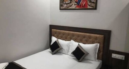 Hotel Aastha Inn Room Type - Super Deluxe Room