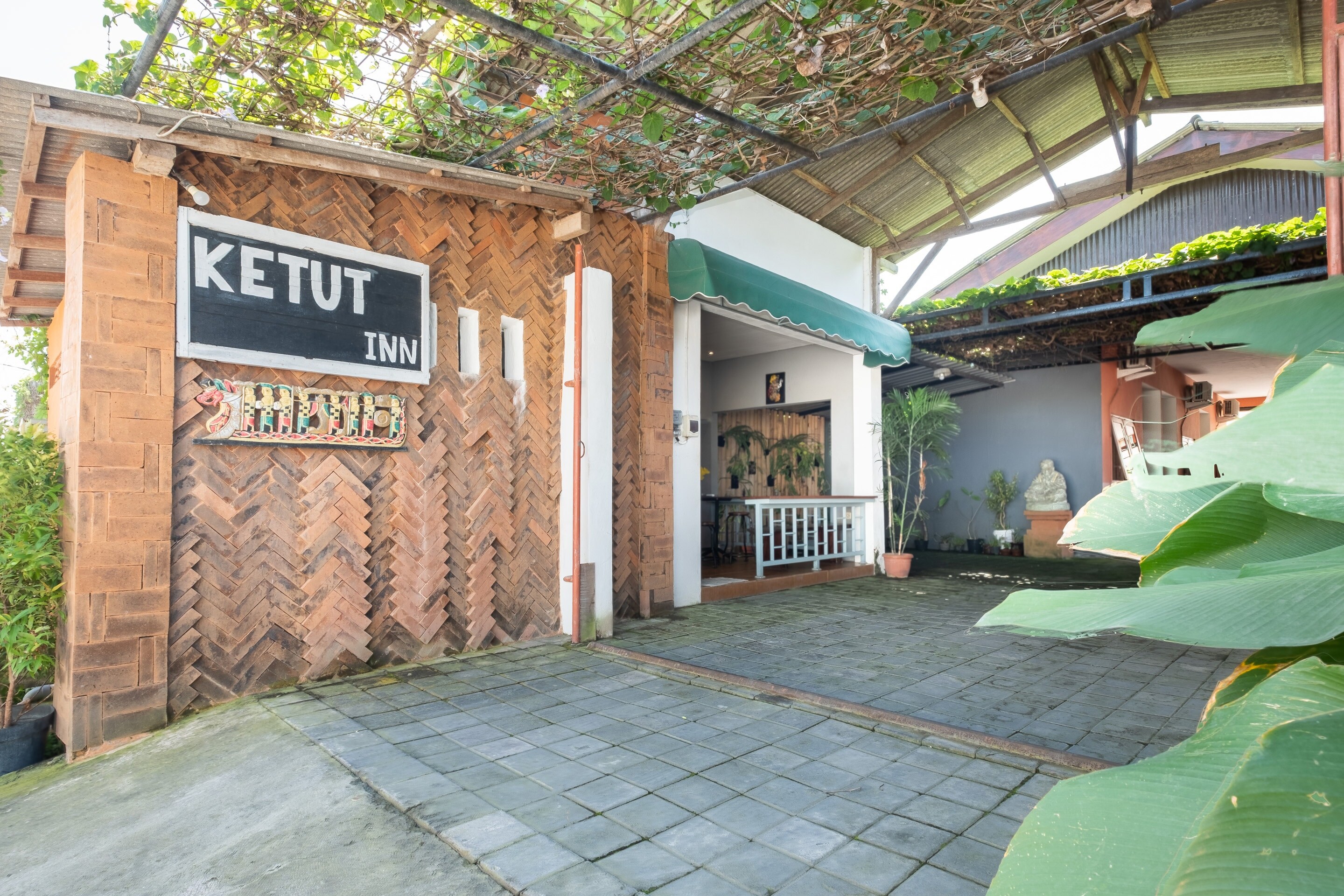 OYO 3775 Ketut Inn - Tap to explore photos