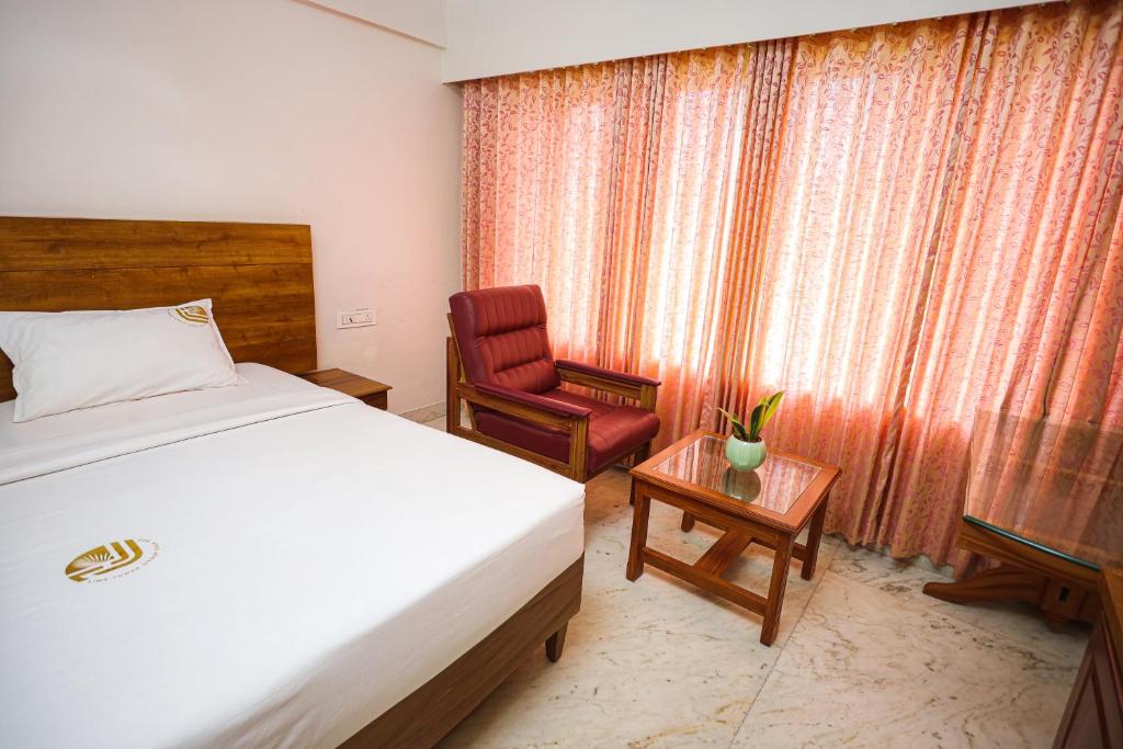 Hotel Liwa Tower - Tap to explore photos