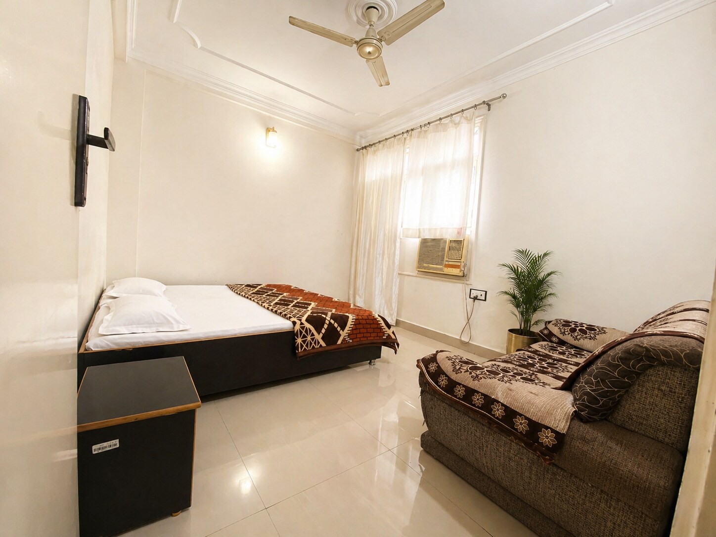 Krishna apartment homestay-Entire 3BHK FLAT-FULLAC - Tap to explore photos