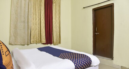 SPOT ON 76453 Hotel Golden Star 2 Room Type - Classic