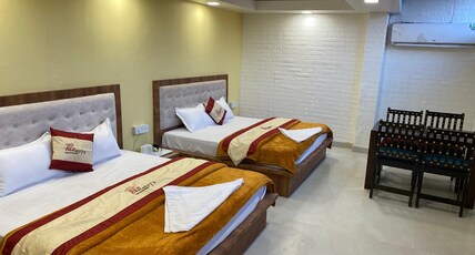 Hotel Red Huts Continental Room Type - Super Deluxe Room with Bathtub