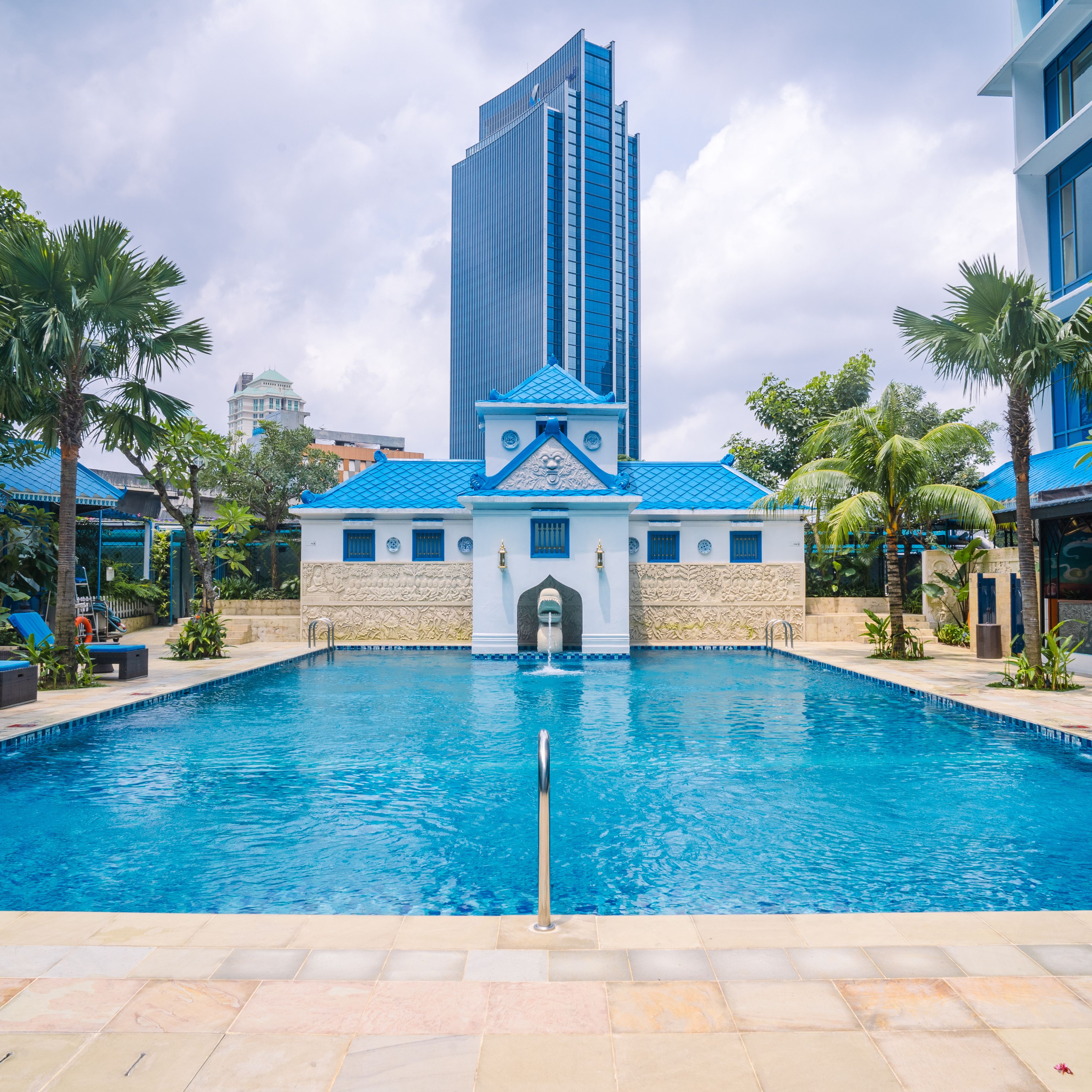 Le Meridien Jakarta - Tap to explore photos