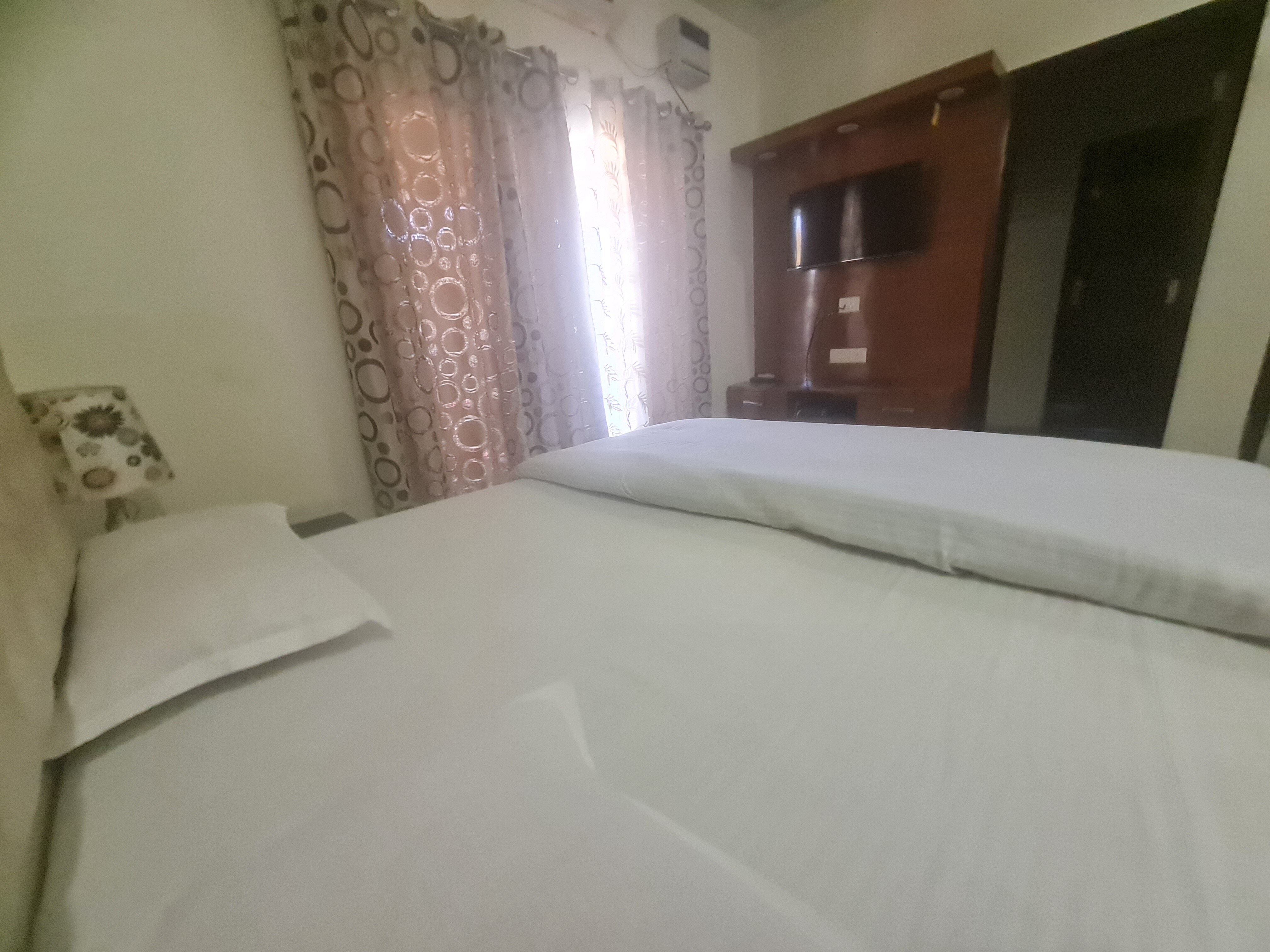 Panditji Parivesh Guest House - Tap to explore photos