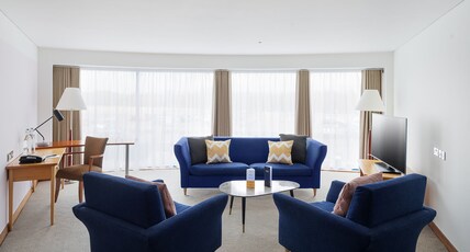 voco Reading, an IHG Hotel Room Type - 1 King 1 Bedroom Suite with Living Area