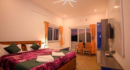 Verdant Crestwood Nilgiris Room Type - Cozy Corner Master Room with a Serene View