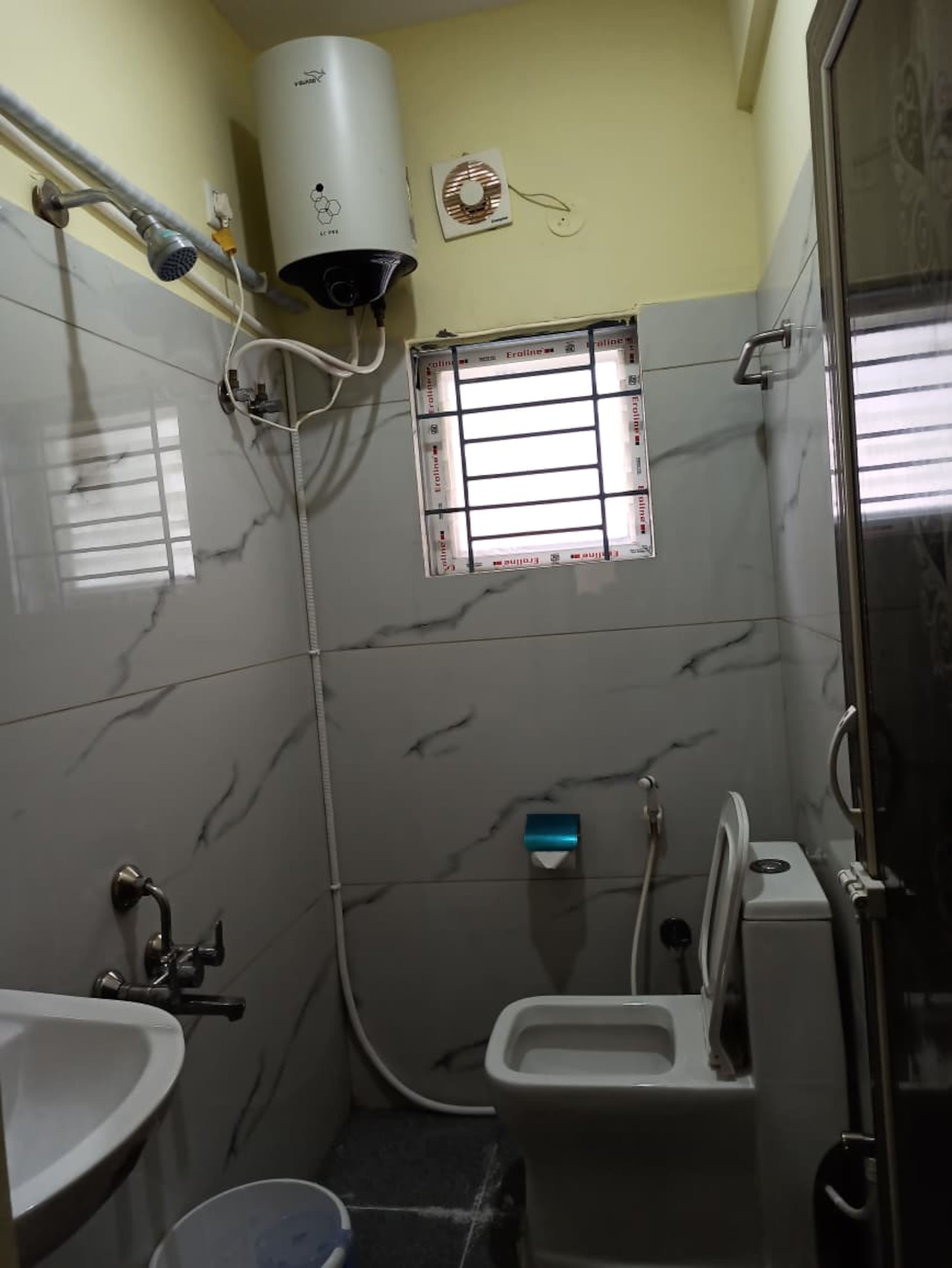 Soma Peaceside 1Bhk - Tap to explore photos