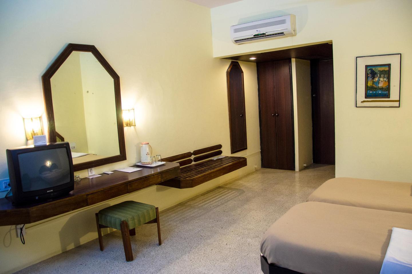 Hotel Paradise - Dasaprakash Group - Tap to explore photos