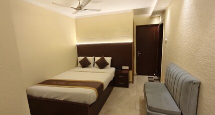 HOTEL SATHI TARAPITH Room Type - Standard Deluxe Queen With Balcony