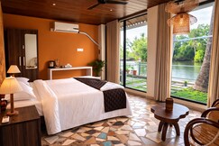 Kayaloram Retreat -103 black peppers |Homeyhuts