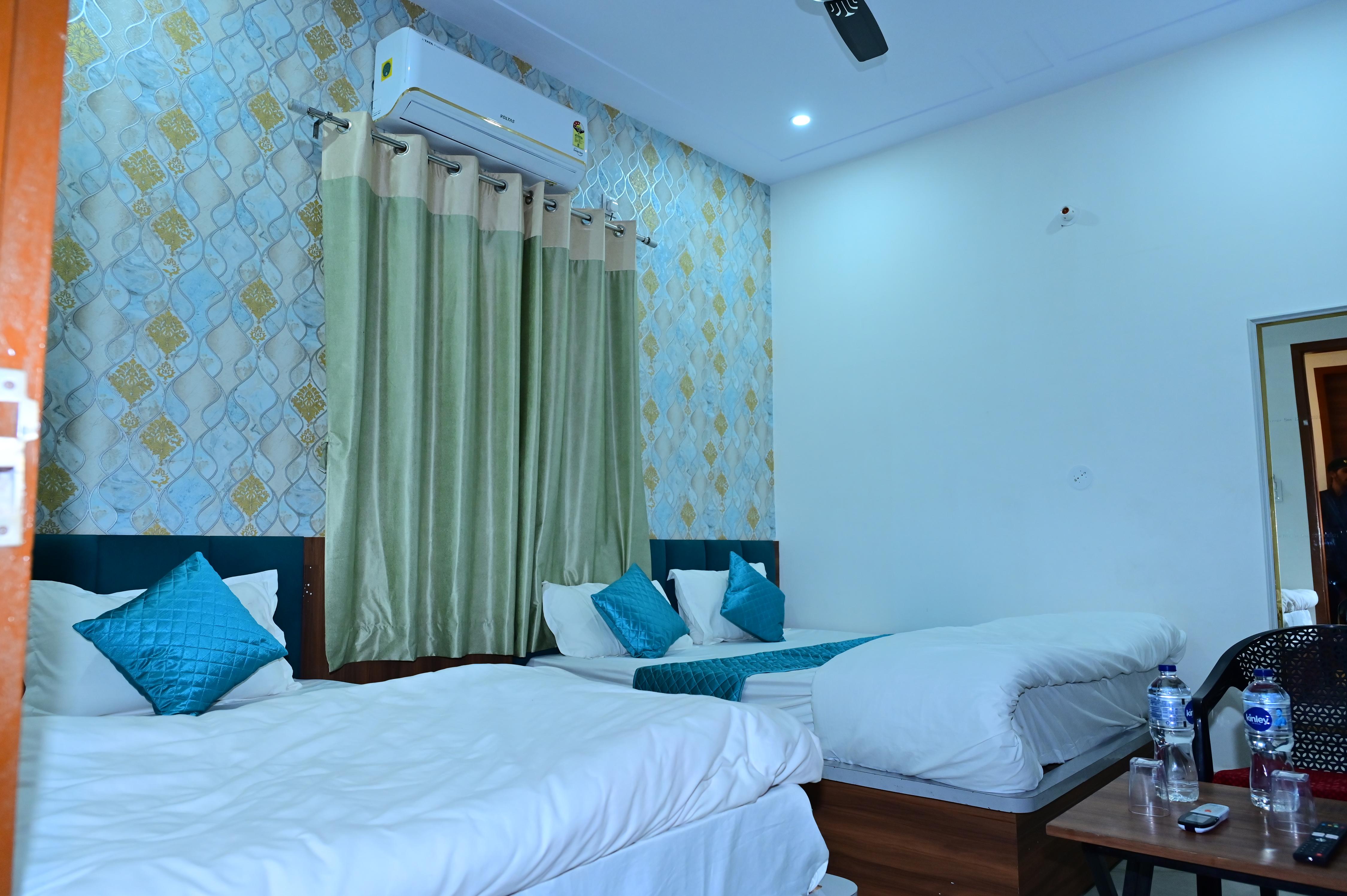 Hotel JR Palace (Free Safe Parking & Near Toran Dwar) - Tap to explore photos