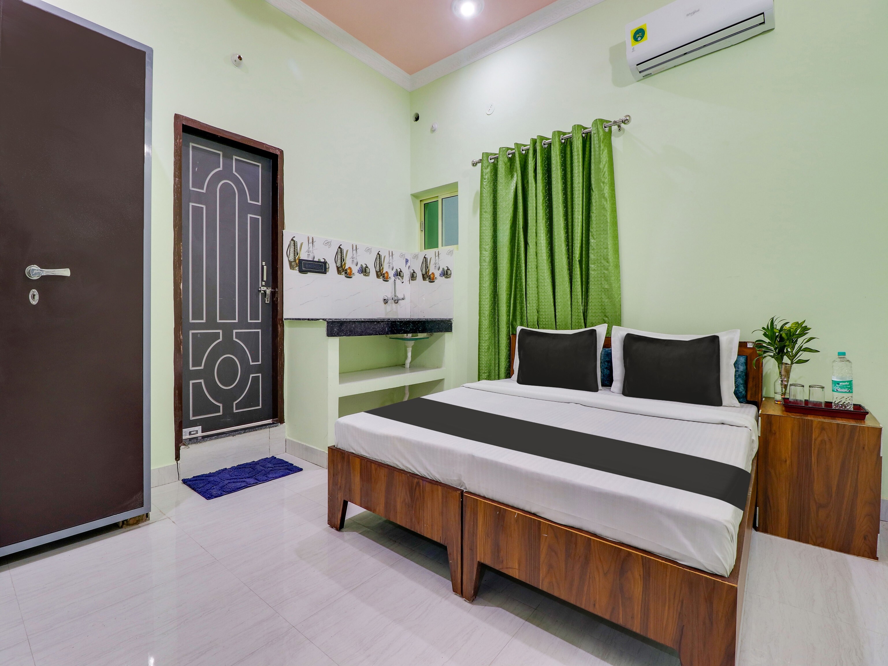 OYO 823416 Shri Radhe guest house & restaurant - Tap to explore photos